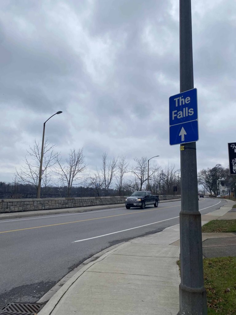 The road to Niagara Falls 