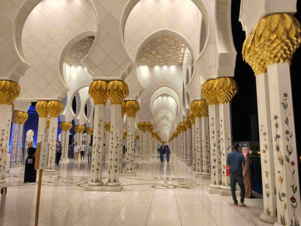 Sheikh Zayed Mosque inside